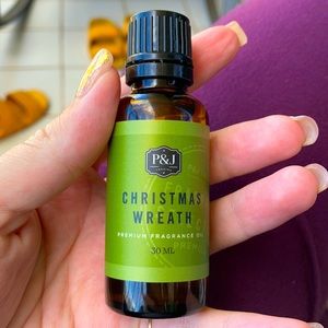 ChristmasWreathOil FREE W/purchase of clothes item